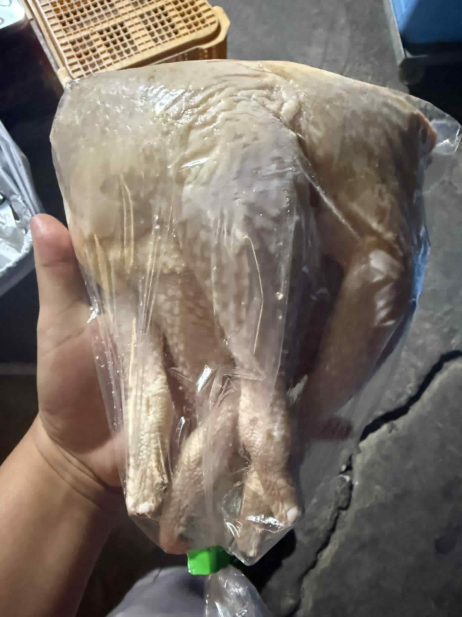 Đùi gà già nguyên cái